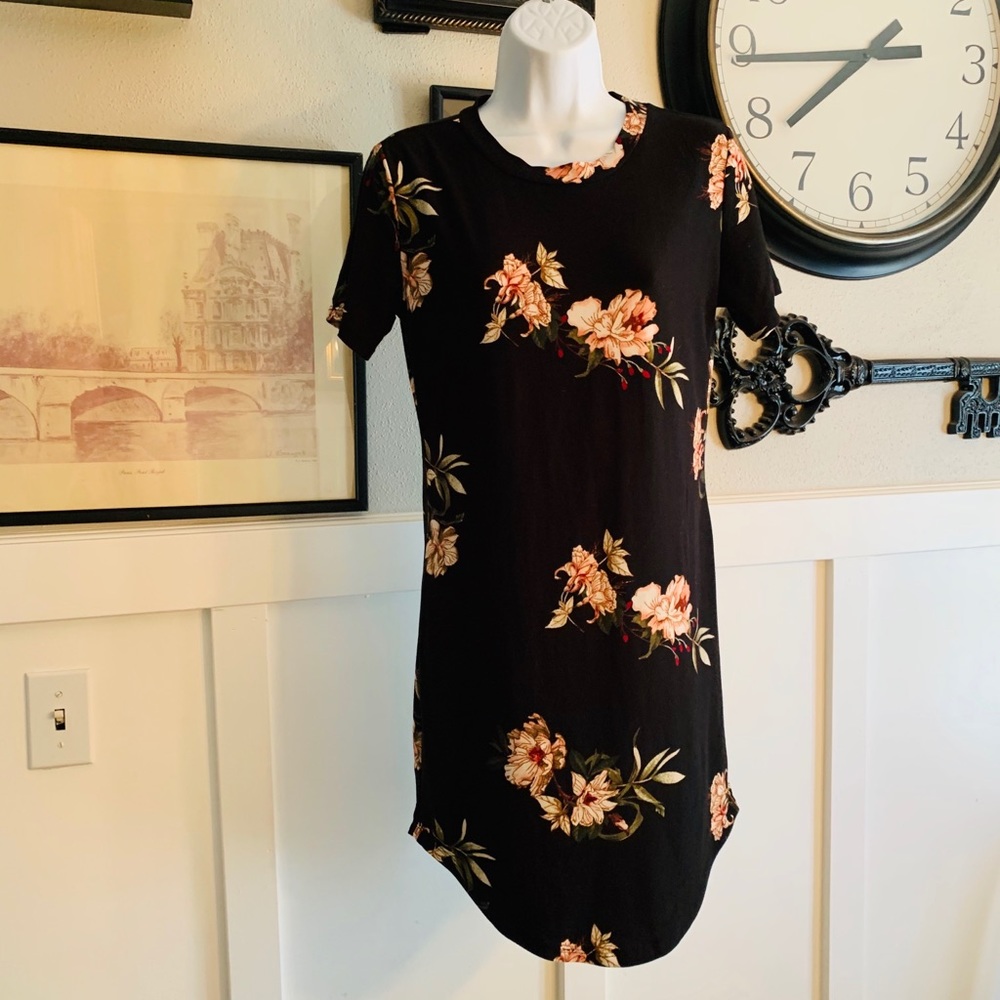 5/$30 Rue21 T-shirt Dress Size Lg k069